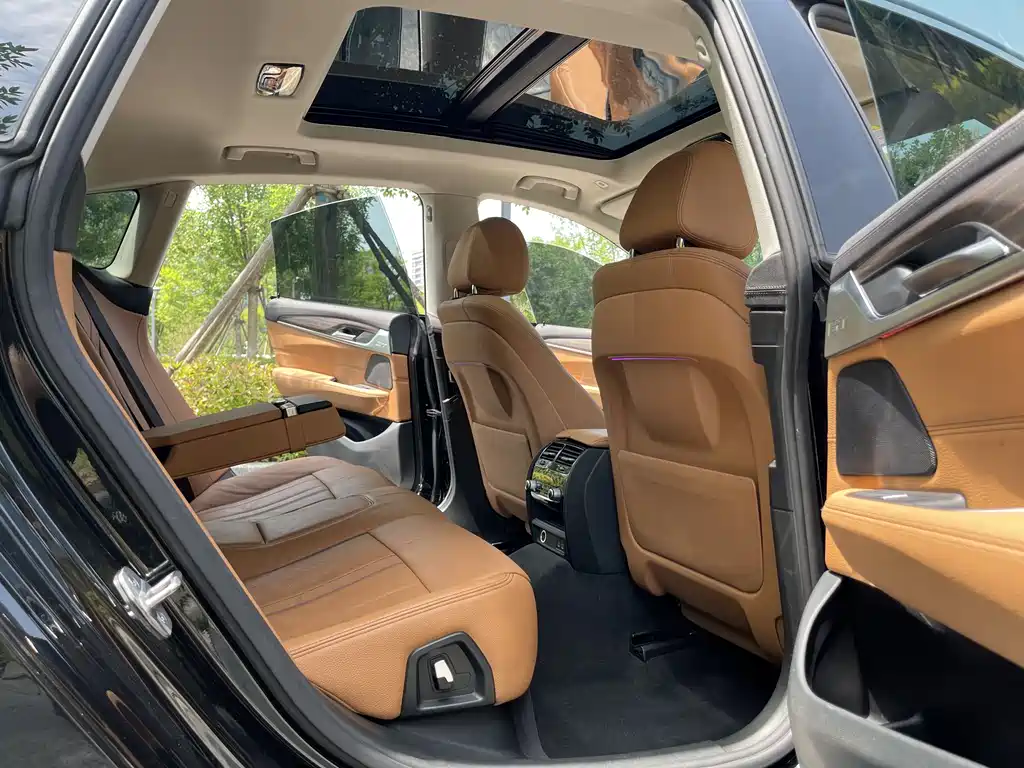 BMW 6 Series GT 630 i Luxury Design Package