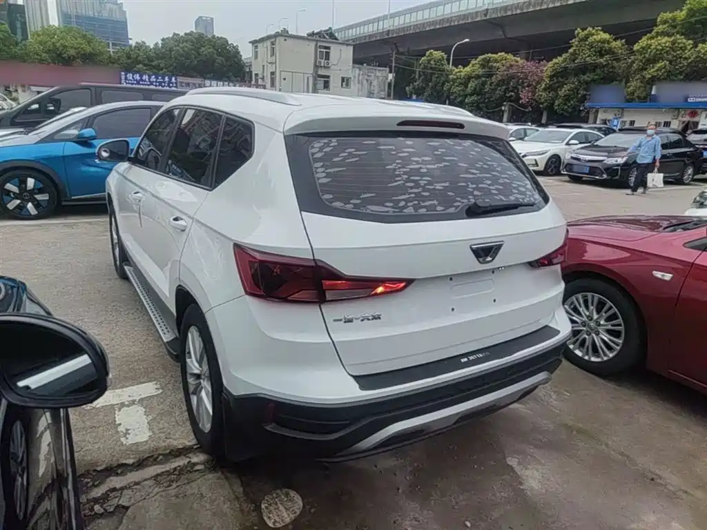 Jetta VS5 280 TSI Auto Progressive