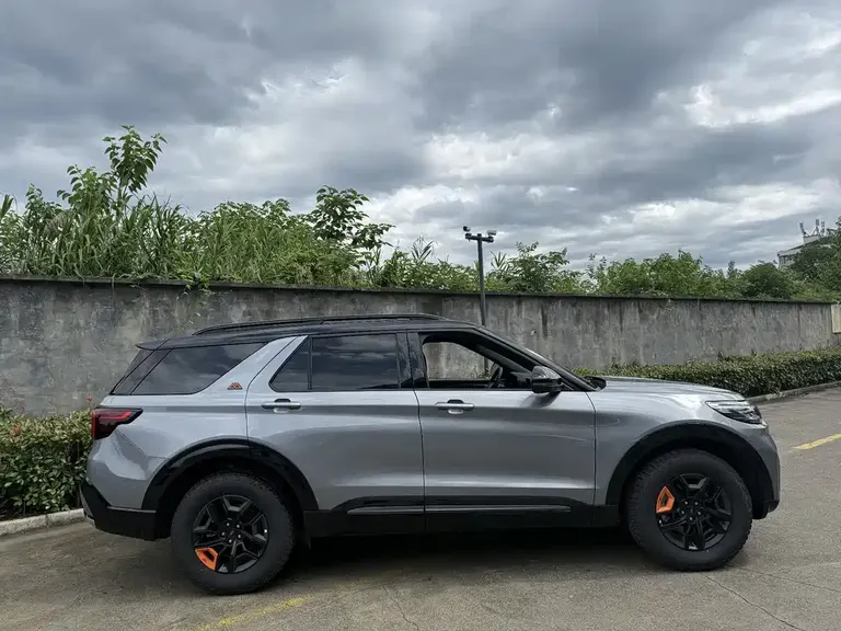 Ford Explorer 探险者 2025款 2.3 T EcoBoost 昆仑穿越版 5座