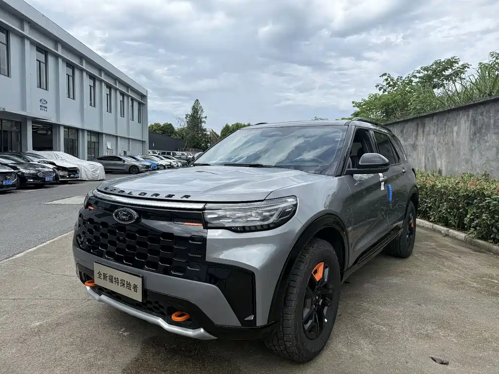 Explorer 探险者 2025款 2.3 T EcoBoost 昆仑穿越版 5座