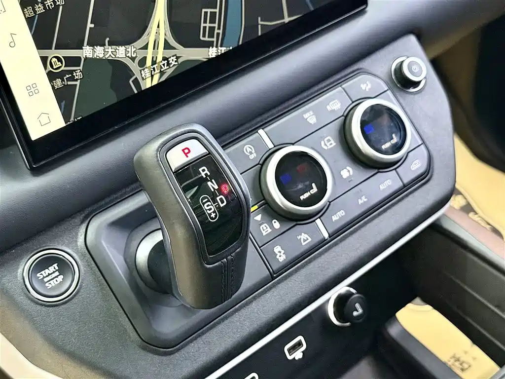 Land Rover Defender Facelift 110 3.0 T P400 Dark Special Edition