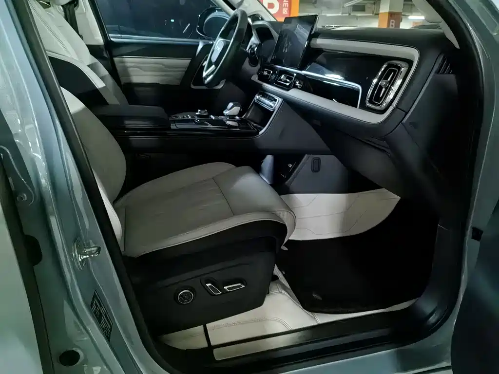 Beijing Offroad BJ60 2.0 T 11 th 7-seat
