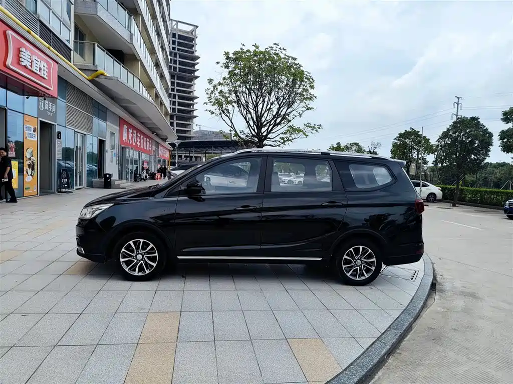 Baojun 730 宝骏730 2019款 1.5 T CVT时尚型 7座 国V