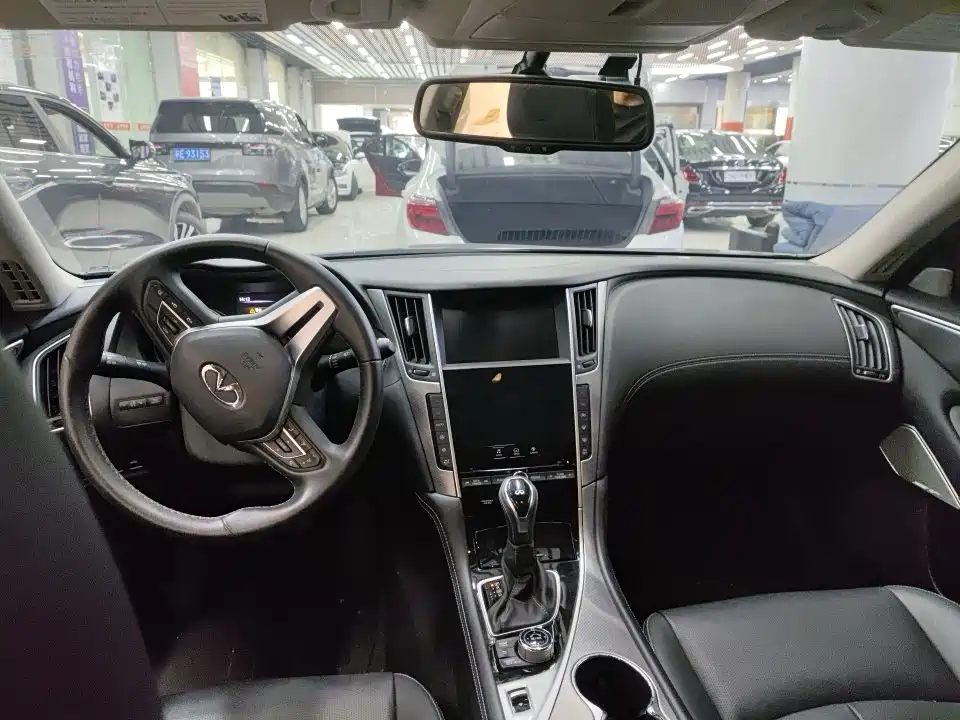 Infiniti Q50 L 2.0 T Progressive Enjoyment CN-V