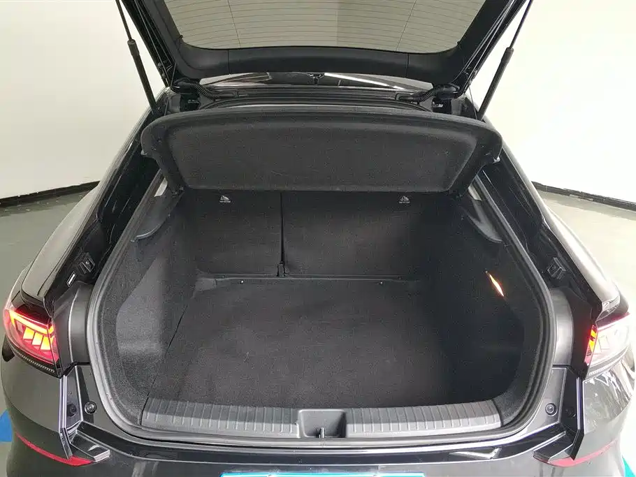 Lamando Lamando L 280 TSI DSG Dazzle Hot