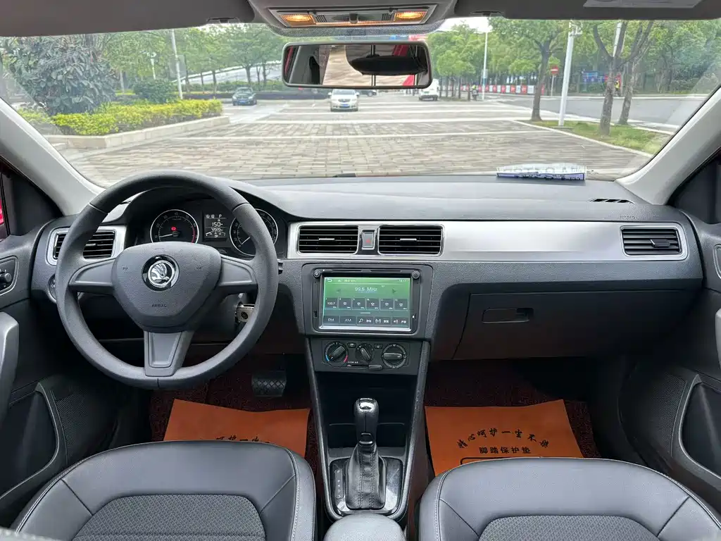Rapid Spaceback Facelift 1.6 L Auto Creation