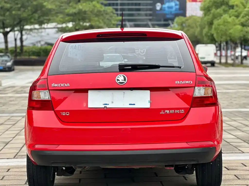 Rapid Spaceback Facelift 1.6 L Auto Creation