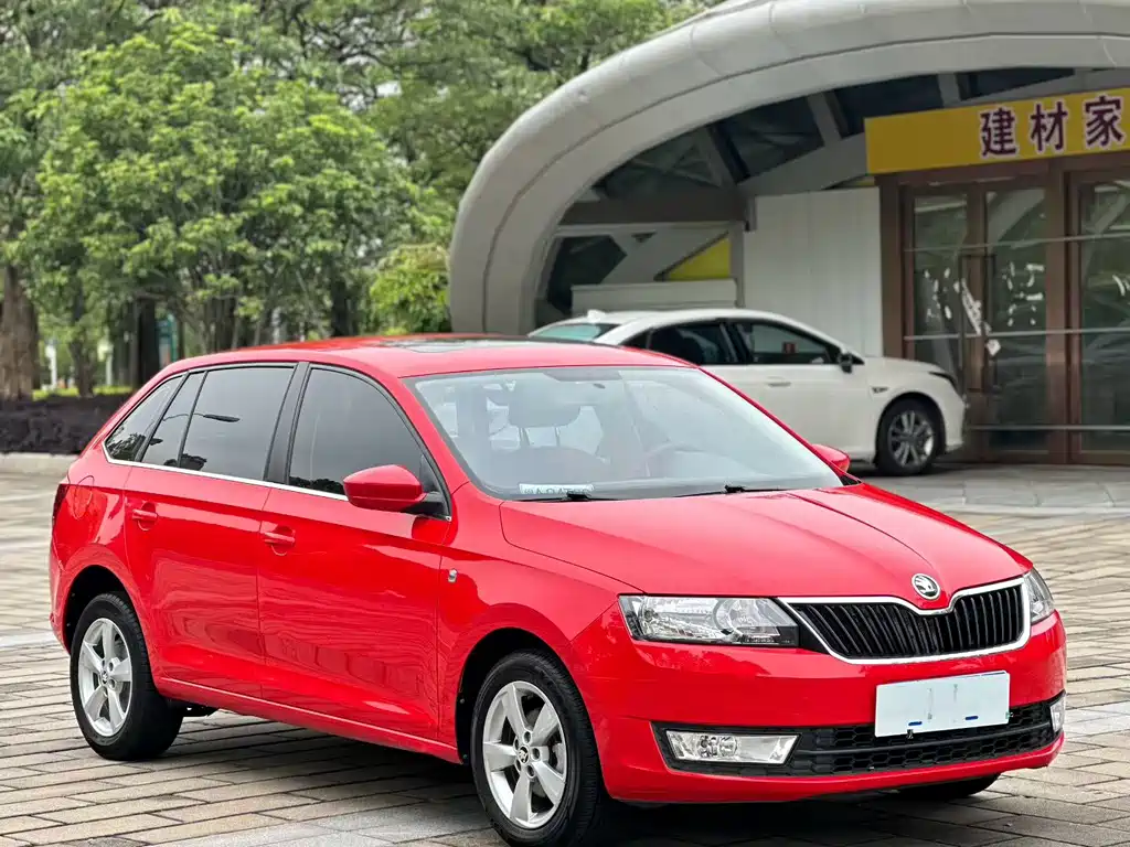 Rapid Spaceback Facelift 1.6 L Auto Creation