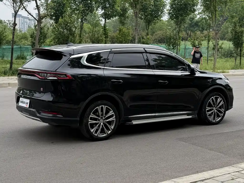 Tang 2.0 T Auto Connected Distinguished 5-seat CN-VI