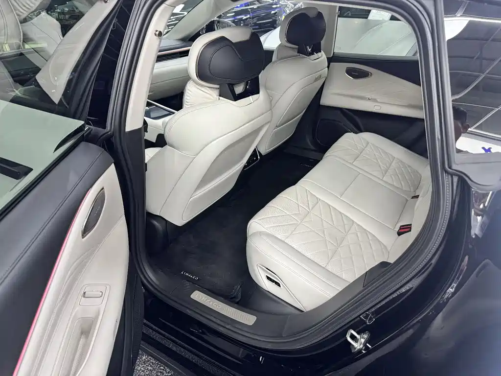 Lynk & Co 10 EM-P 120 4 WD Ultra