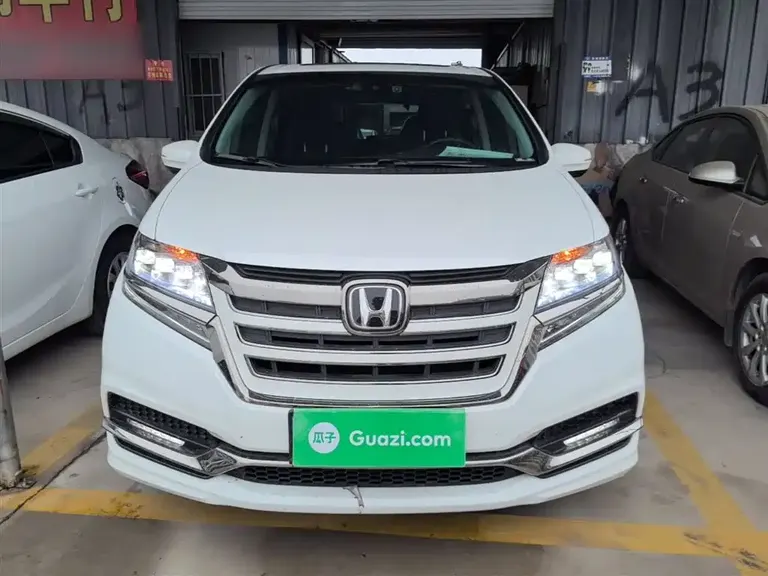 Honda Elysion 2.0 L Hybrid Luxury