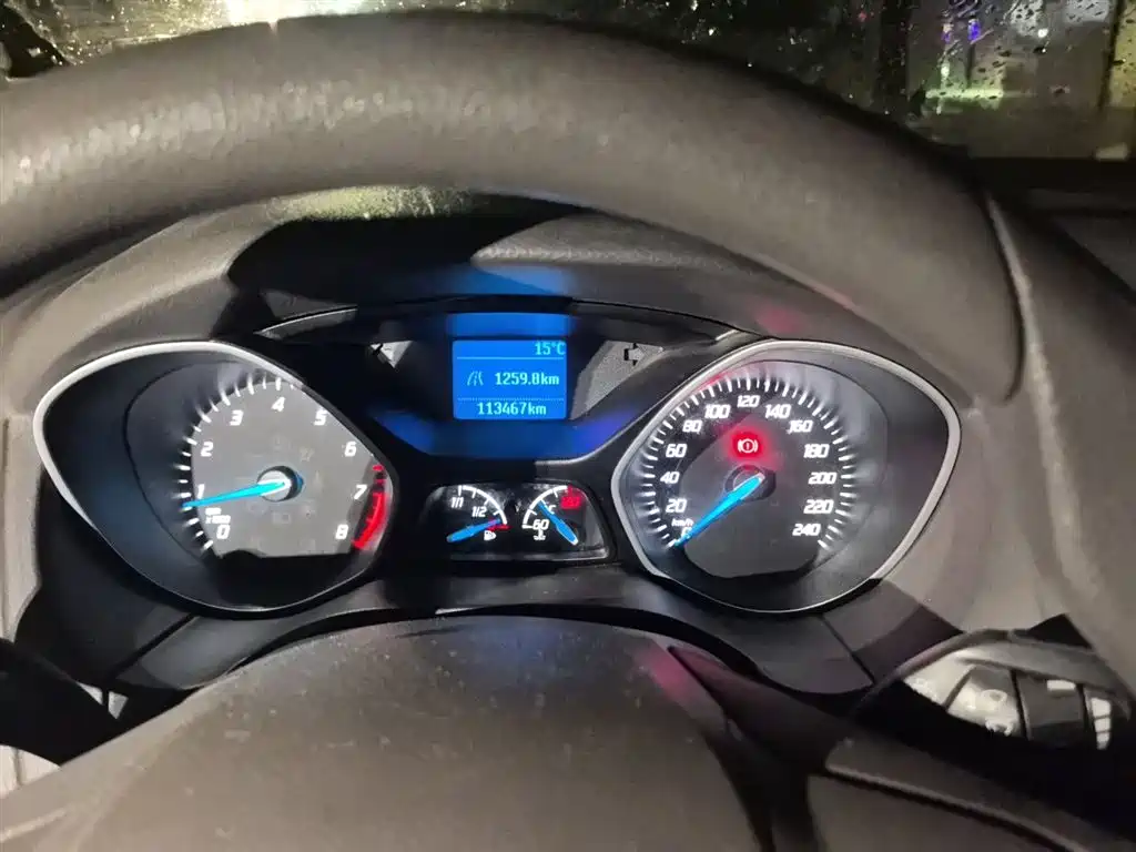 Focus Sedan 1.6 L Manual Comfort
