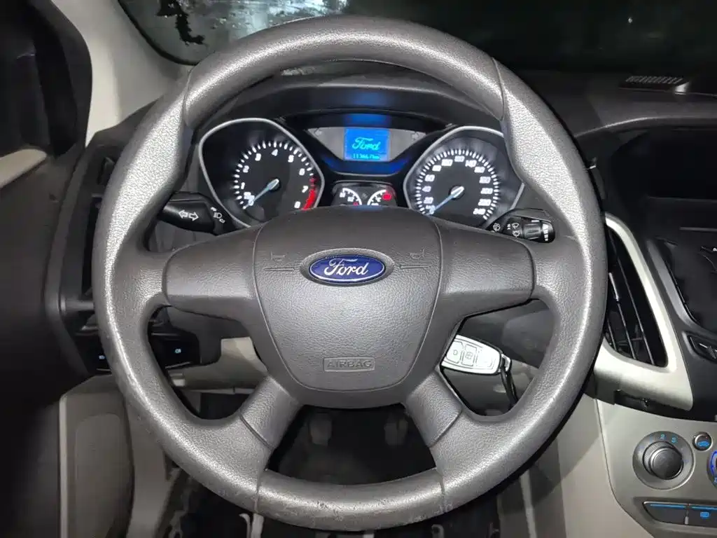 Focus Sedan 1.6 L Manual Comfort