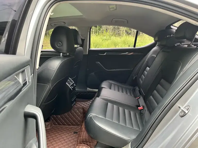 Skoda Superb TSI330 DSG Smart Travel