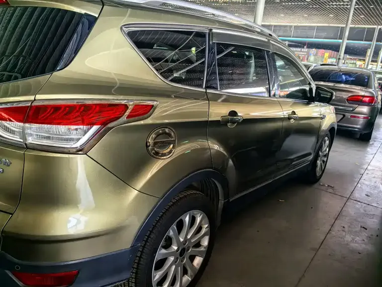 Ford Kuga 1.6 L GTDi 4 WD Elite
