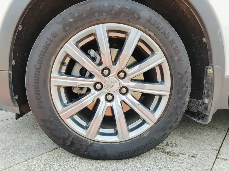 Cadillac XT4 28 T 2 WD Leading