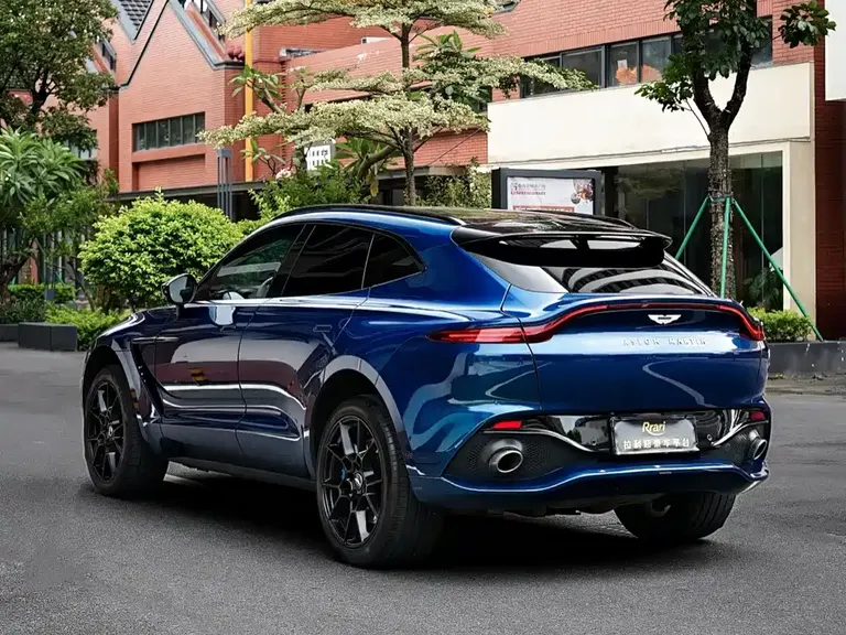 Aston Martin DBX 4.0 T V8