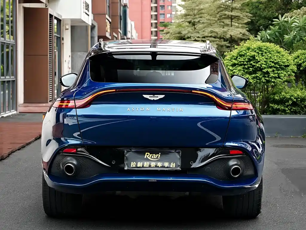 Aston Martin DBX 4.0 T V8