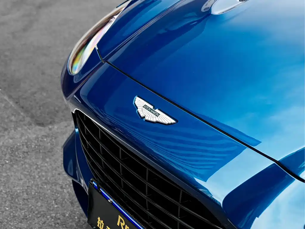 Aston Martin DBX 4.0 T V8