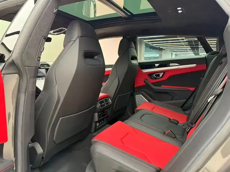 Lamborghini Urus 4.0 T V8
