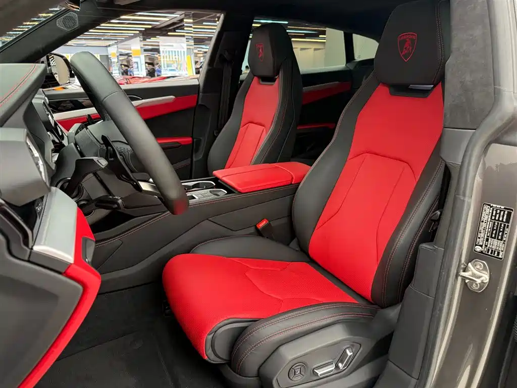 Urus 4.0 T V8