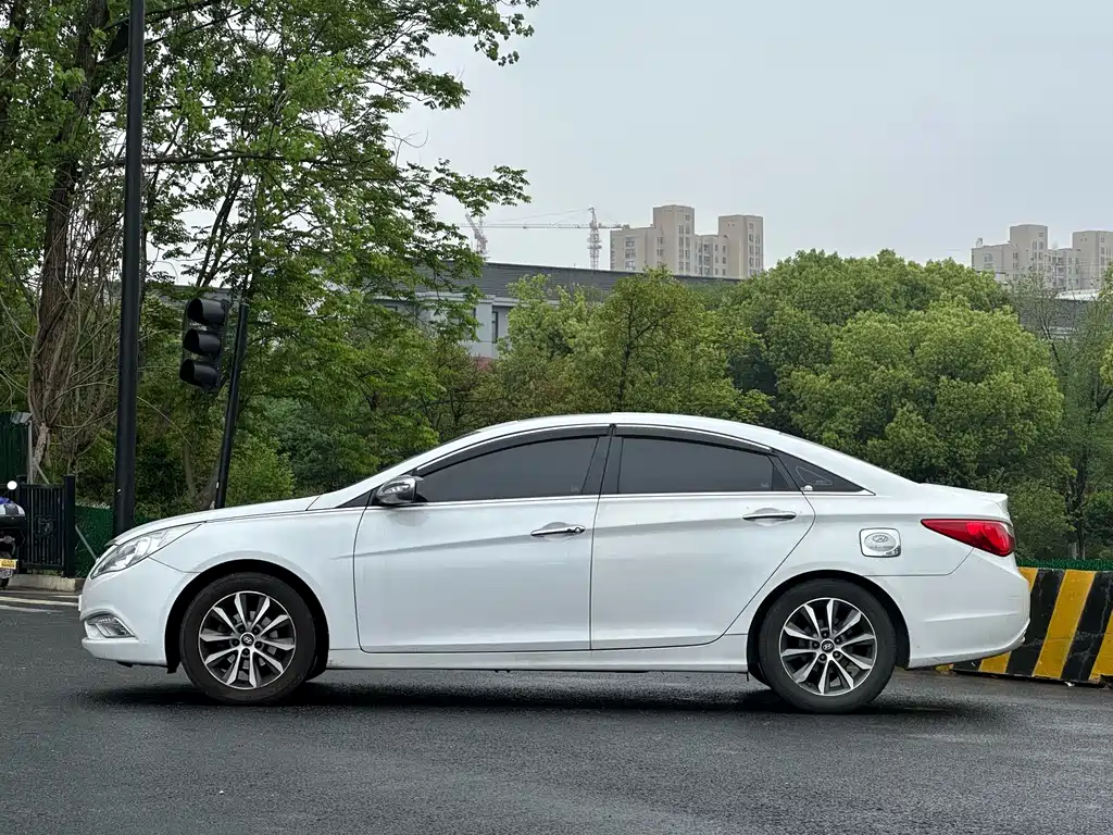 Sonata 索纳塔 2013款 2.4 L 自动豪华版 国IV