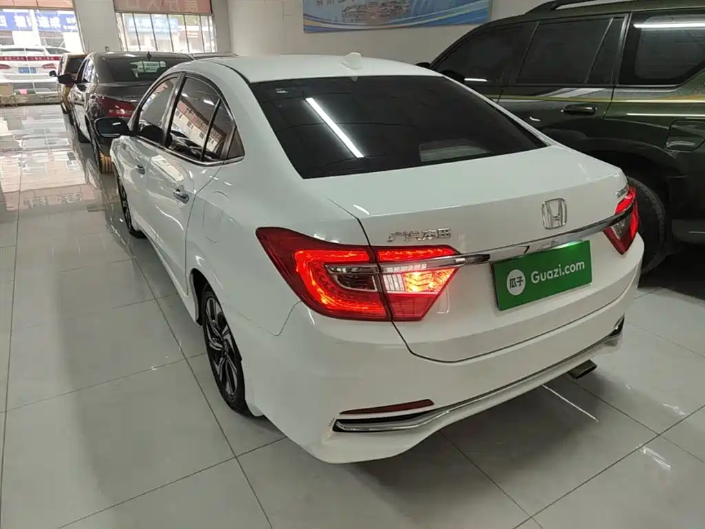Crider 1.8 L CVT Comfort