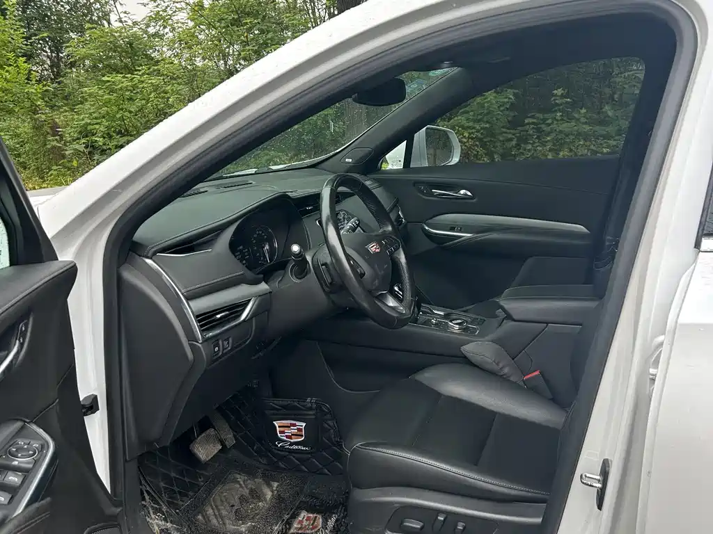 Cadillac XT4 28 T 2 WD Leading