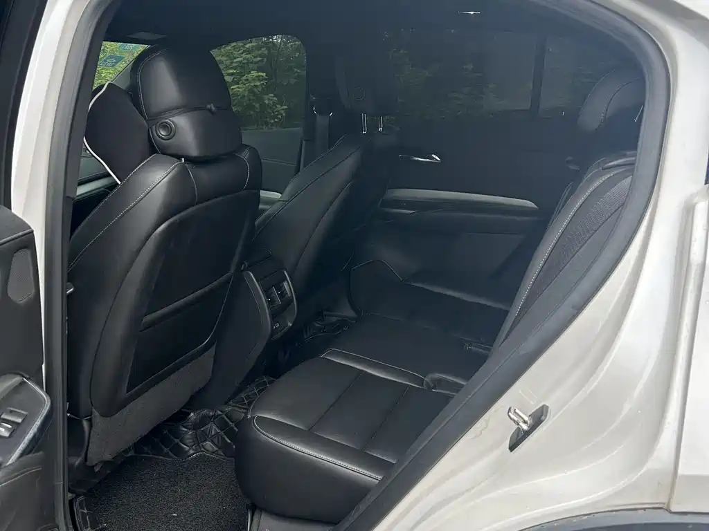 Cadillac XT4 28 T 2 WD Leading