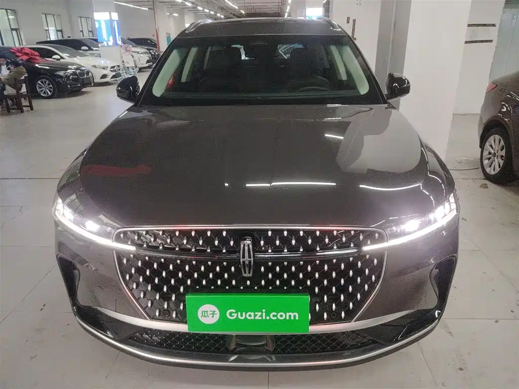 Nautilus 2.0 T 4 WD Premium