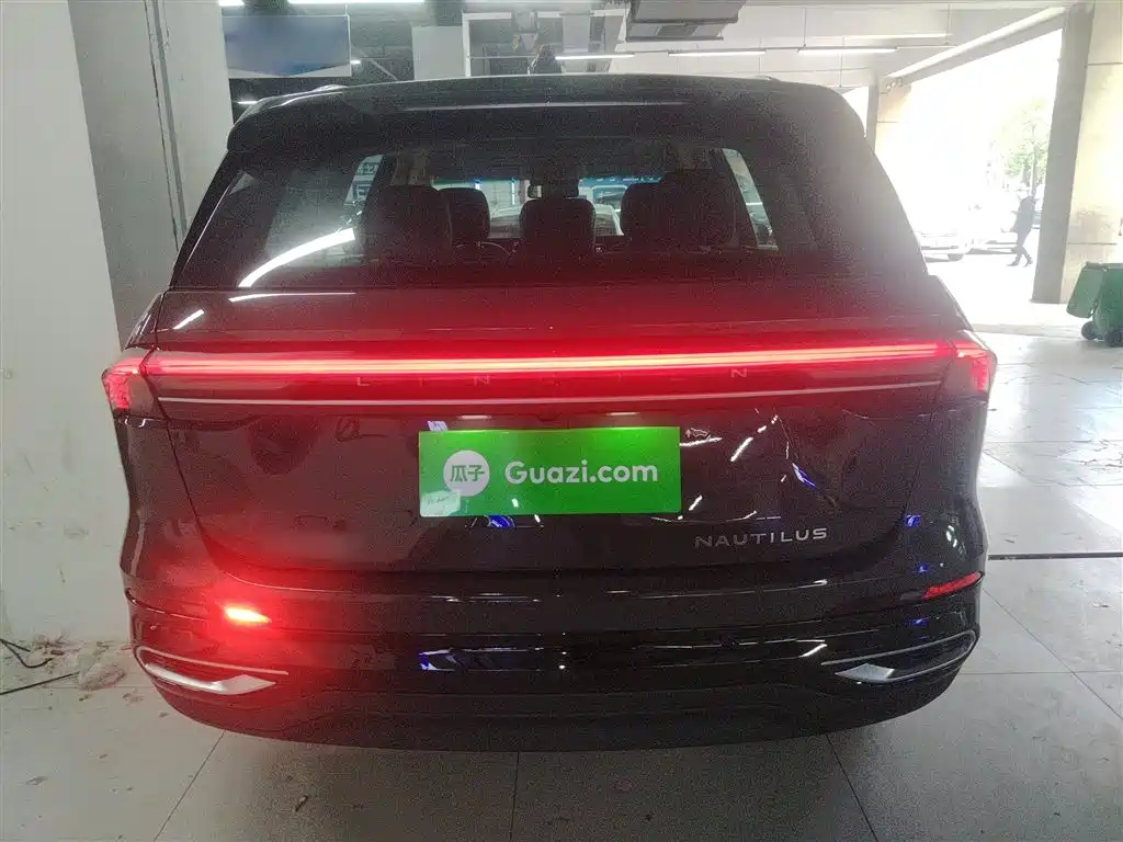 Nautilus 2.0 T 4 WD Premium