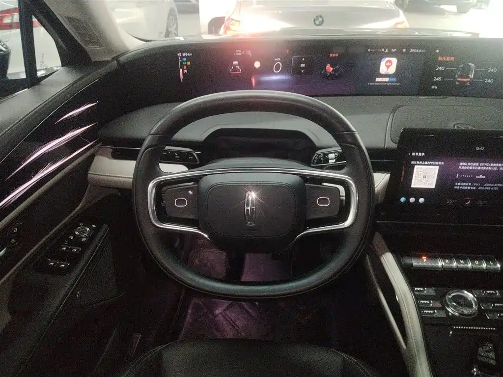 Nautilus 2.0 T 4 WD Premium
