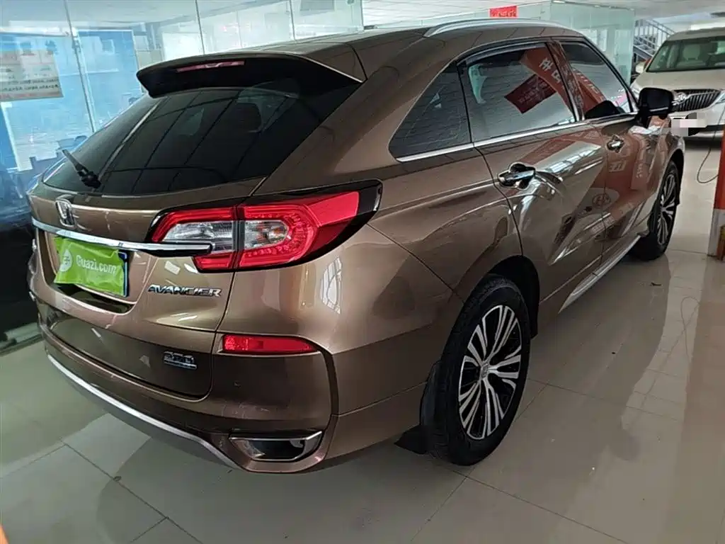 Avancier 370 TURBO 4 WD Premium