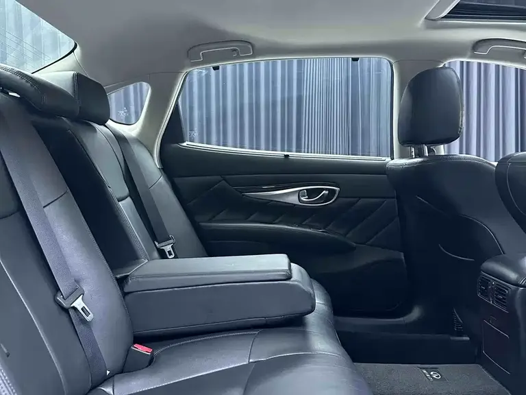 Infiniti Q70 Q70 L 2.5 L Elite