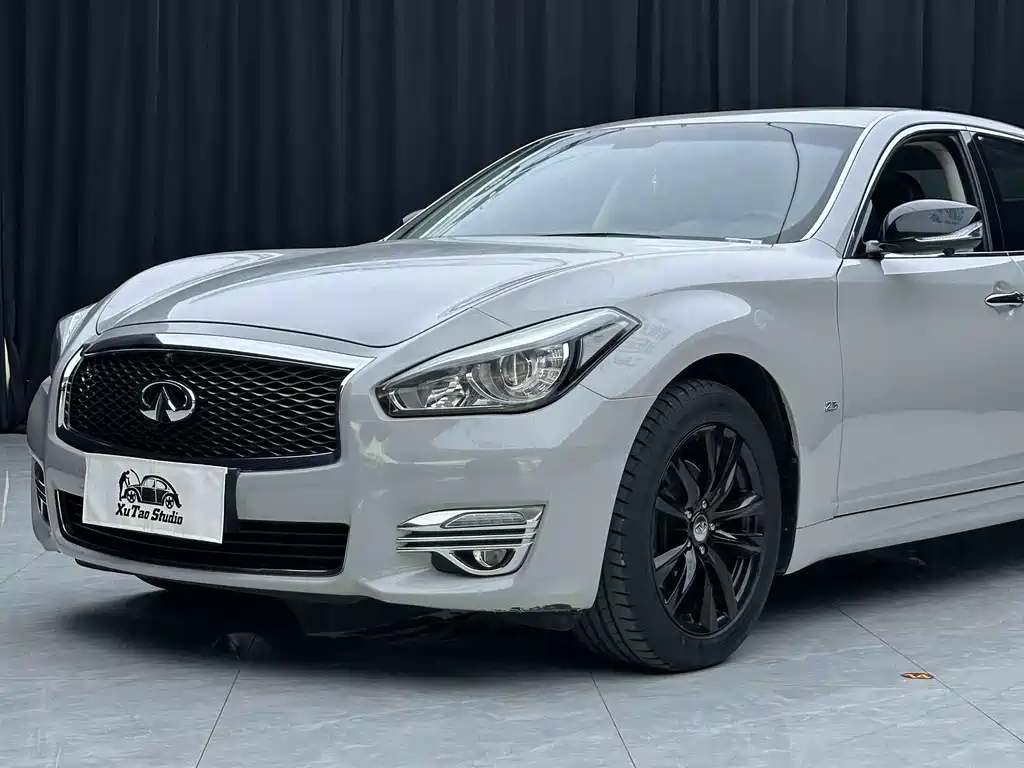 Infiniti Q70 Q70 L 2.5 L Elite
