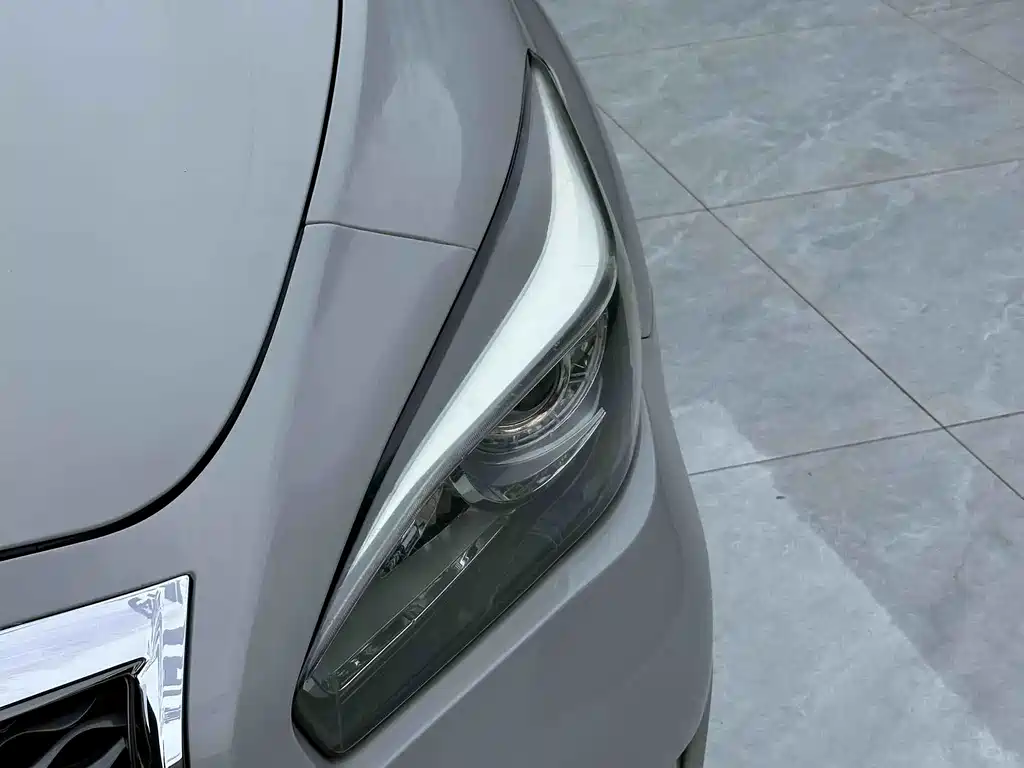 Infiniti Q70 Q70 L 2.5 L Elite