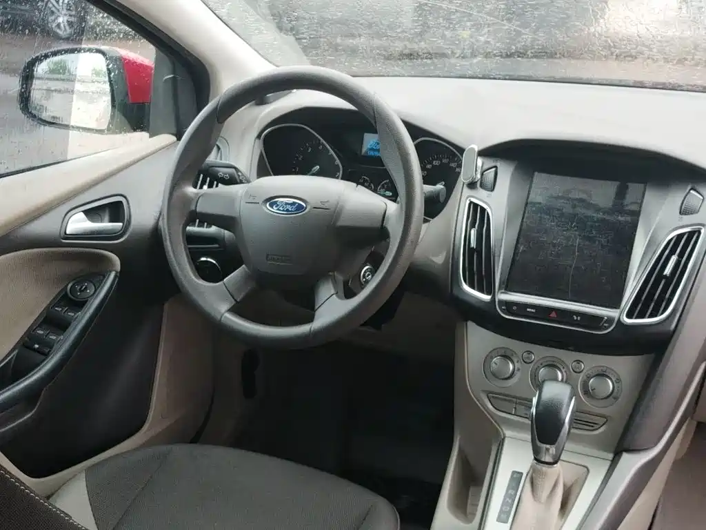 Focus Sedan 1.6 L Auto Comfort