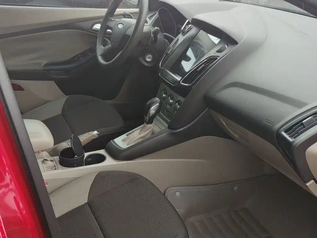 Focus Sedan 1.6 L Auto Comfort