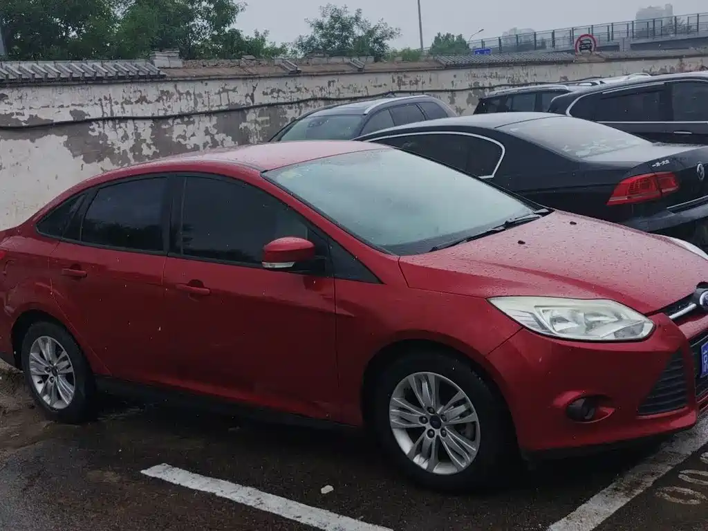 Focus Sedan 1.6 L Auto Comfort