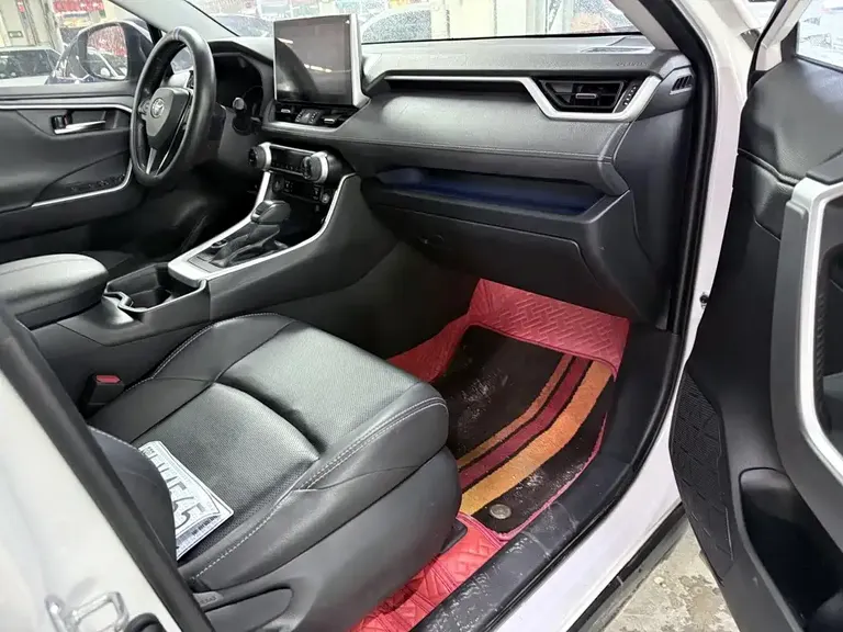 Toyota Wildlander 2.0 L CVT 4 WD Distinguished