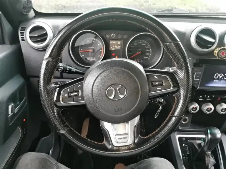 BAIC BJ40 40 L 2.3 T Auto 2 WD Distinguished