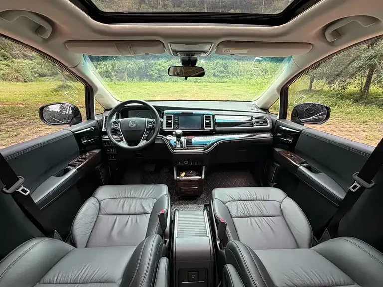 Honda Elysion 2.0 L Hybrid Luxury