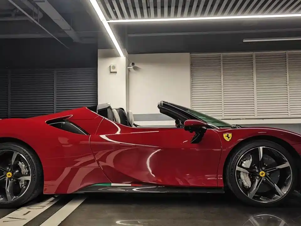 SF90 3.9 T V8 Spider