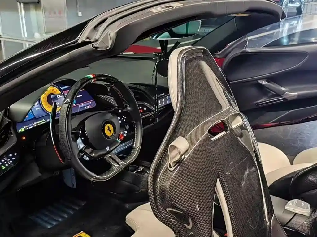 SF90 3.9 T V8 Spider