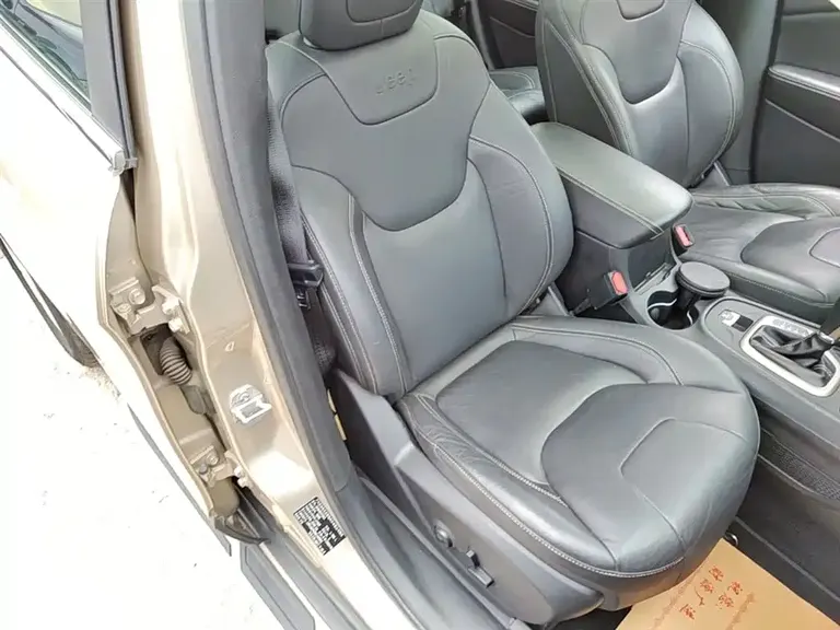 Jeep Cherokee 2.0 L Superior