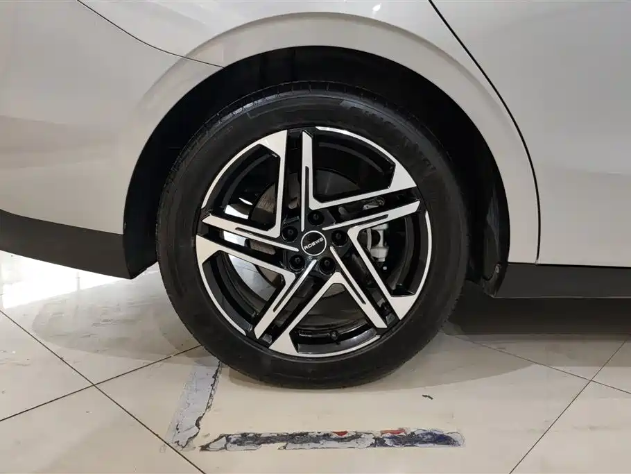 Roewe D7 DMH 125 km Flagship