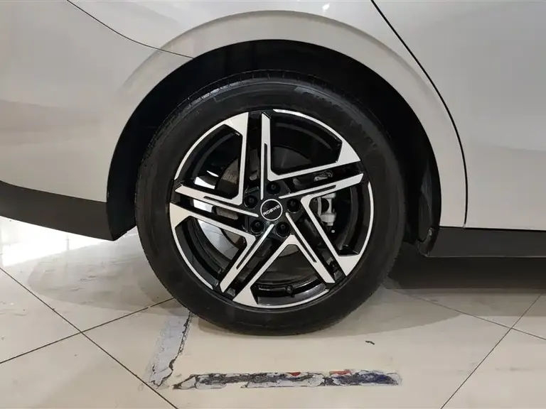 Roewe D7 DMH 125 km Flagship