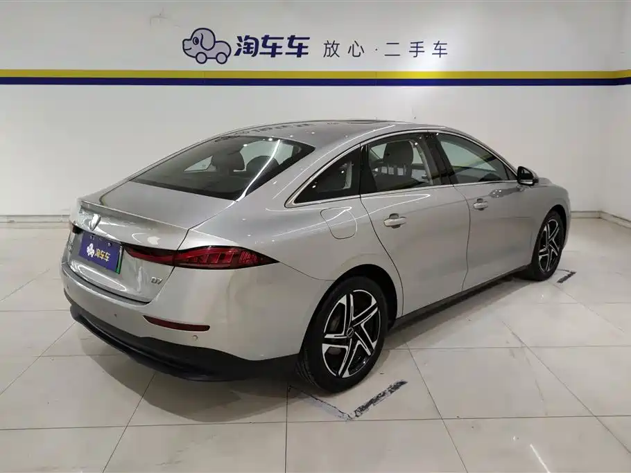 Roewe D7 DMH 125 km Flagship