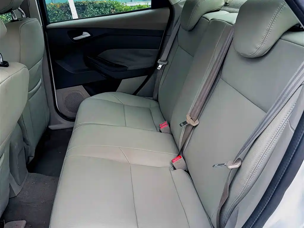 Focus Sedan 1.6 L Auto Comfort