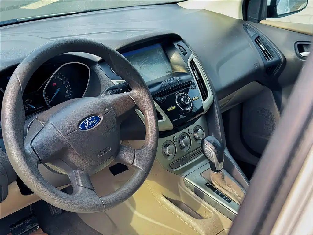 Focus Sedan 1.6 L Auto Comfort